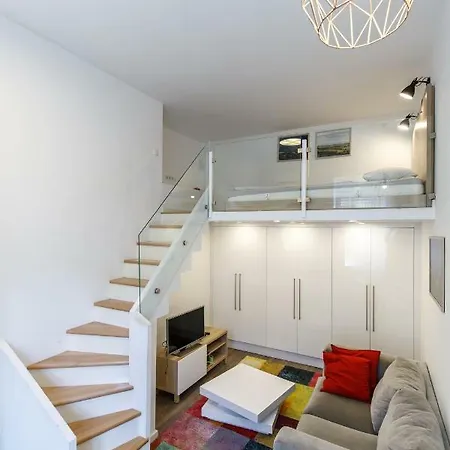 Jolly Studio Apartment